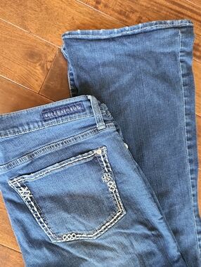 Rock & Republic 36x32 Flared Jeans with White Stitching Rhinestones